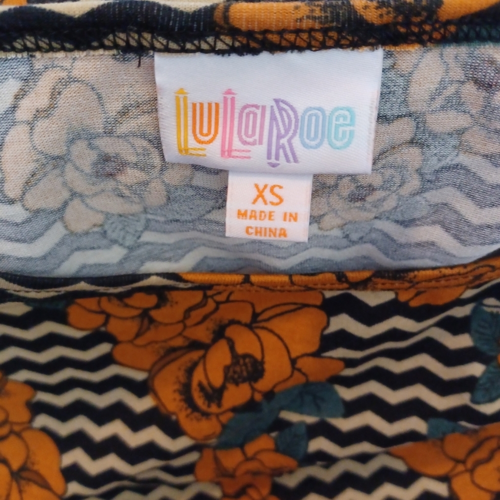 🤍 EUC LuLaRoe Irma Tunic Top Size XS - Picture 3 of 5